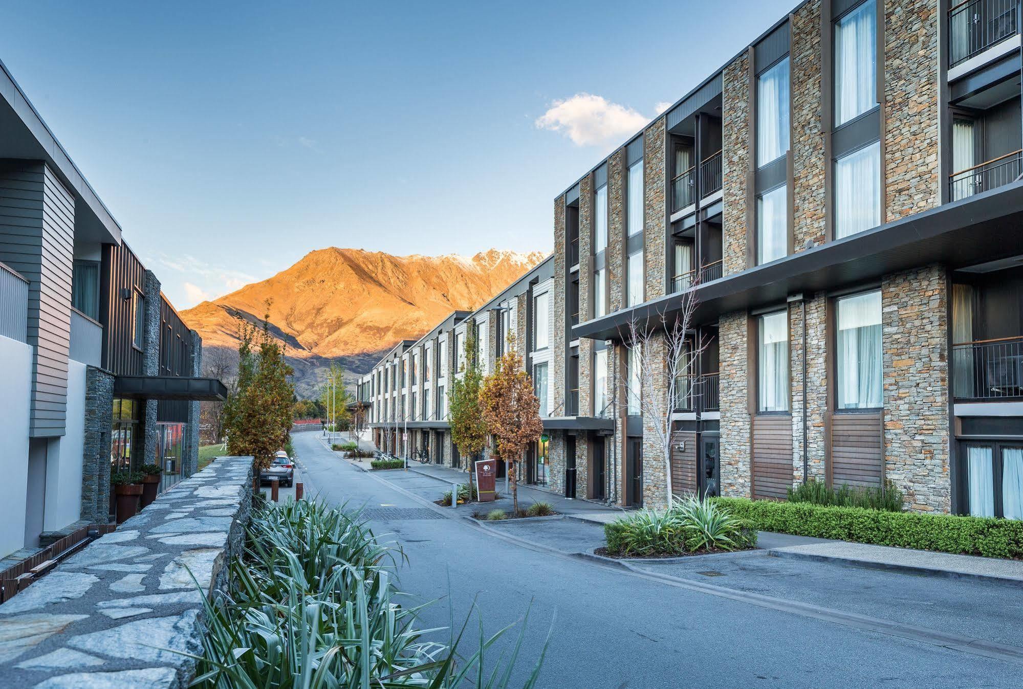 Doubletree By Hilton Queenstown Exterior photo